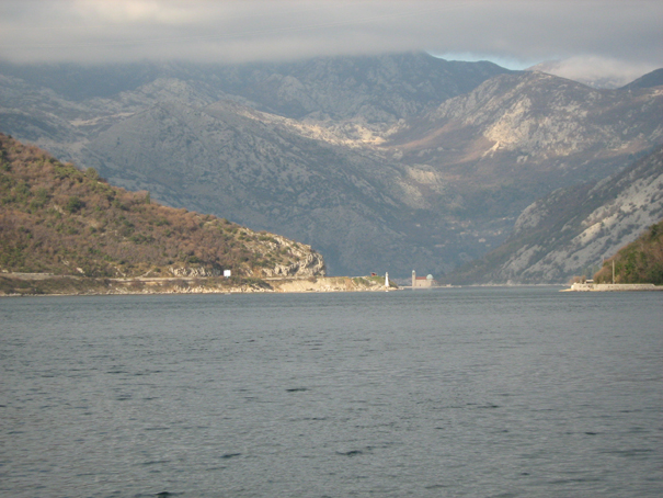 Boka Kotorska - pogled sa trajekta (Crna Gora) 142 A.jpg